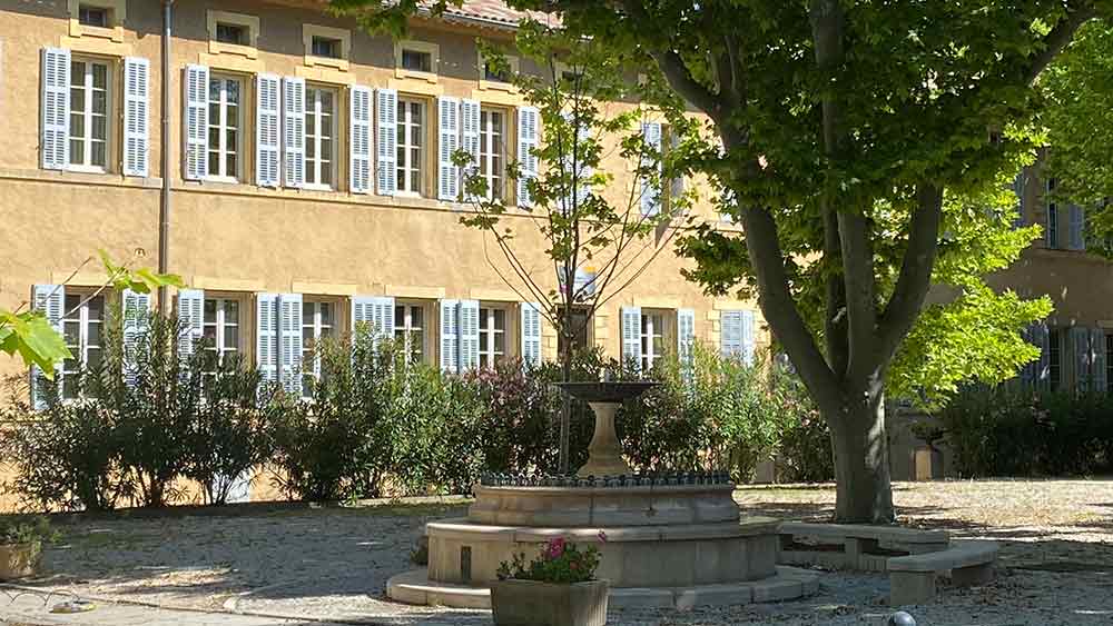 court yard of École Nationale Supérieure d’Arts et Métiers with green trees