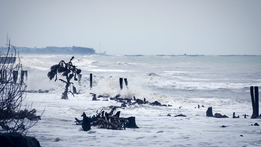 被暴风雨淹没的沿海地区