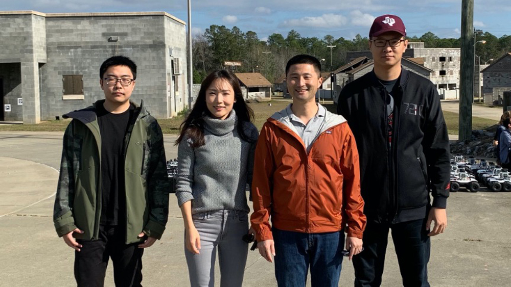 赵晨(研究生，CWRU)， Kiju Lee (PI, TAMU)， Michael Fu (Co-PI, CWRU)，和Chuanqi Zheng(研究生，TAMU)在OFFSET FX3。